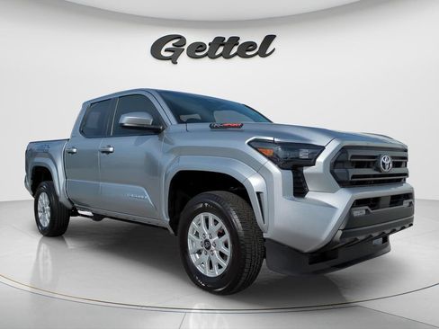 Used 2025 Toyota Tacoma SR5 AWD/4WD image 3