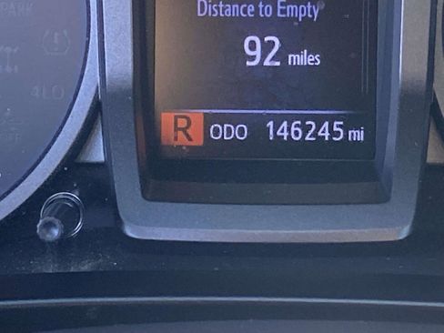 Used 2018 Toyota Tacoma SR image 16