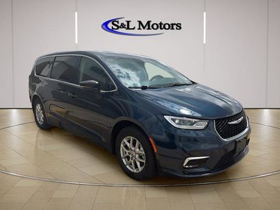 Certified 2024 Chrysler Pacifica Touring-L
