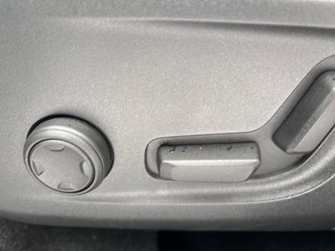 Certified 2025 Volvo XC40 B5 Plus image 21