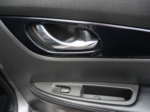 Used 2020 Nissan Rogue Sport SV image 28