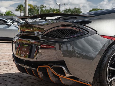 Used 2019 McLaren 570S RWD image 17