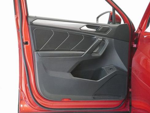 Used 2022 Volkswagen Tiguan SE image 17