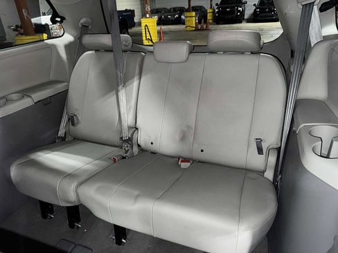 Used 2011 Toyota Sienna XLE image 17
