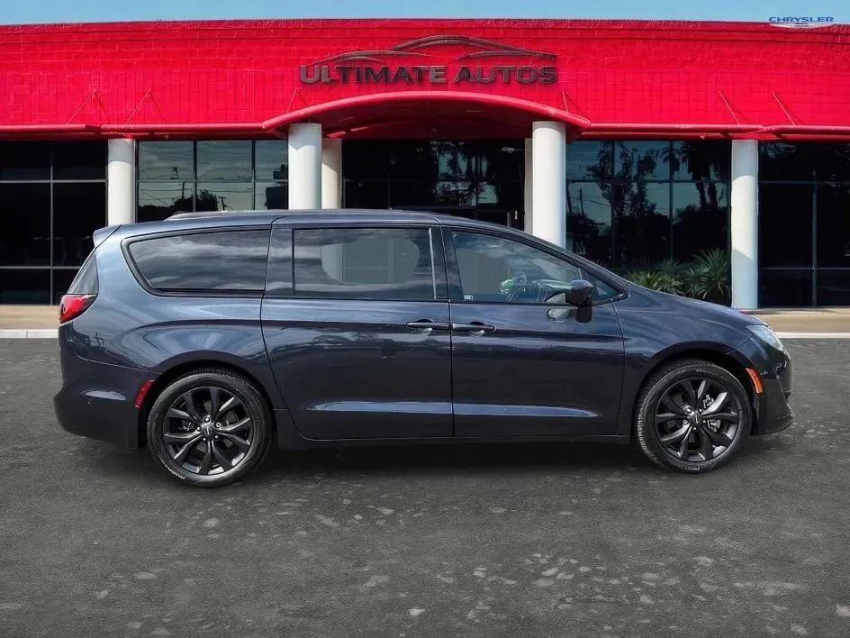 Used 2019 Chrysler Pacifica Touring-L w/ Advanced Safetytec Group FWD image 5
