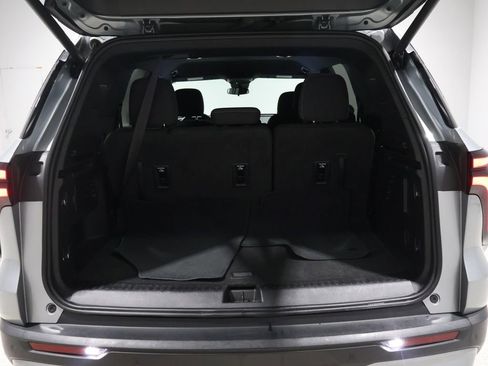 Used 2024 Chevrolet Traverse LT image 4