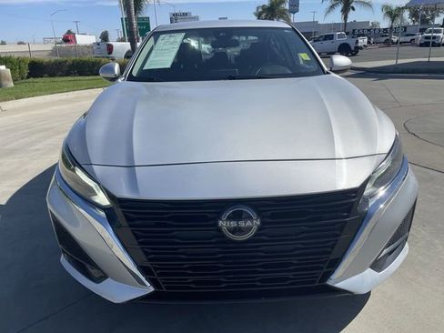Used 2023 Nissan Altima 2.5 SV image 3