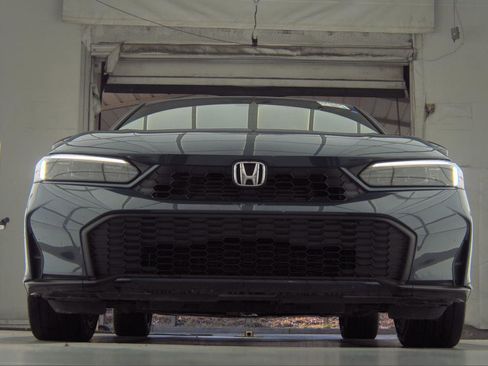 Used 2025 Honda Civic Sport image 2