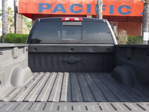 Used 2018 Chevrolet Silverado 1500 High Country RWD image 9