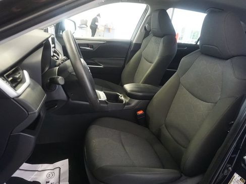 Certified 2025 Toyota RAV4 XLE AWD/4WD image 17