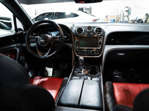 Used 2019 Bentley Bentayga AWD/4WD image 58