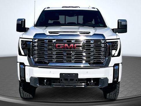 Used 2025 GMC Sierra 3500 Denali w/ Denali Reserve Package image 2