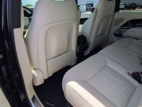 Used 2025 Land Rover Range Rover SE AWD/4WD image 18