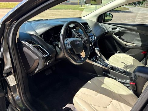 Used 2018 Ford Focus Titanium FWD image 21