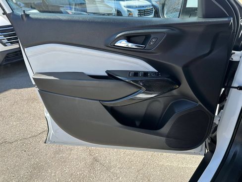Used 2025 Chevrolet Trax LT w/ LT Convenience Package FWD image 18