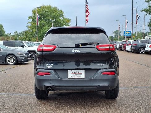 Used 2016 Jeep Cherokee Sport w/ Cold Weather Group AWD/4WD image 5