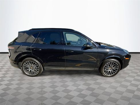 Used 2021 Porsche Cayenne S image 9