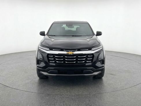 Used 2025 Chevrolet Equinox LT image 2
