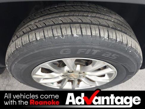 Used 2019 Jeep Cherokee Latitude Plus w/ Comfort/Convenience Group image 28