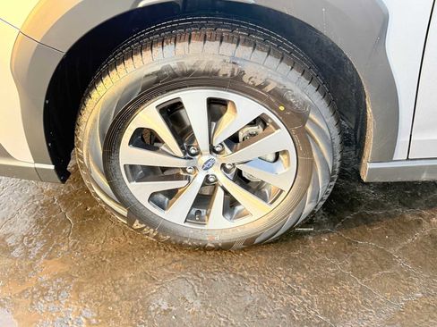 Used 2025 Subaru Outback Premium w/ Popular Package #1A image 10