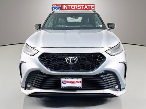 Used 2023 Toyota Highlander XSE AWD/4WD image 2