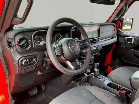Used 2024 Jeep Gladiator Rubicon w/ Convenience Group AWD/4WD image 12