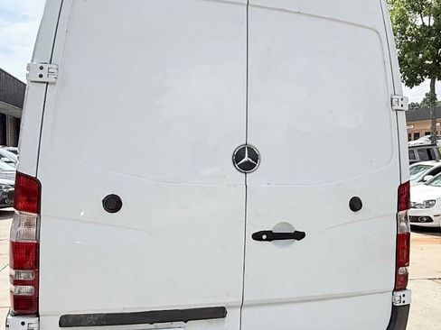 Used 2015 Mercedes-Benz Sprinter 2500 image 16