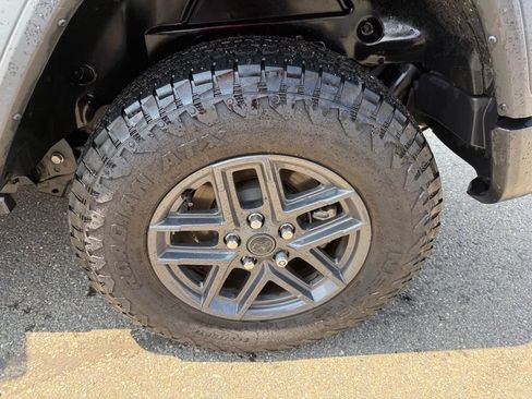 Used 2025 Jeep Wrangler Sport AWD/4WD image 17
