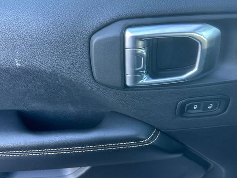 Used 2024 Jeep Wrangler Unlimited Sahara image 12