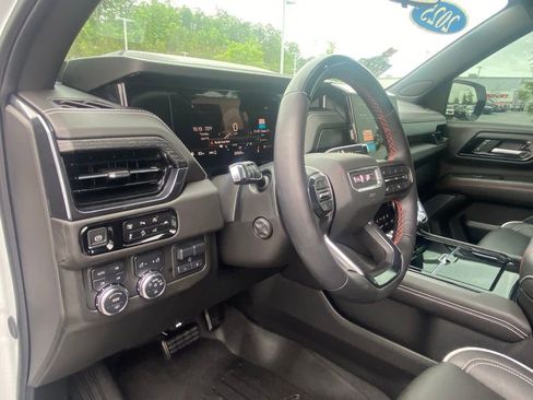 Used 2025 GMC Yukon AT4 Ultimate AWD/4WD image 9