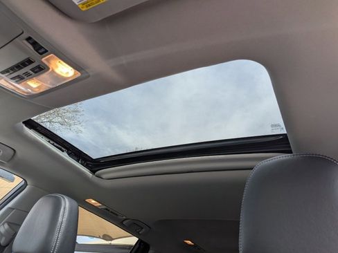 Used 2017 Toyota Highlander SE image 18