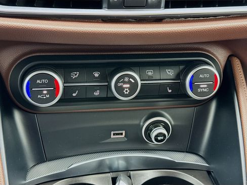 Used 2018 Alfa Romeo Stelvio Ti Sport image 12