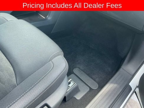 Used 2025 Nissan Pathfinder SV FWD image 20