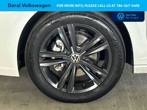 Certified 2024 Volkswagen Jetta SE w/ Panoramic Sunroof Package FWD image 11