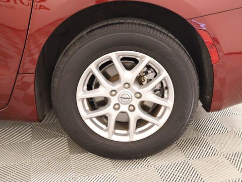 Used 2023 Chrysler Voyager LX image 18