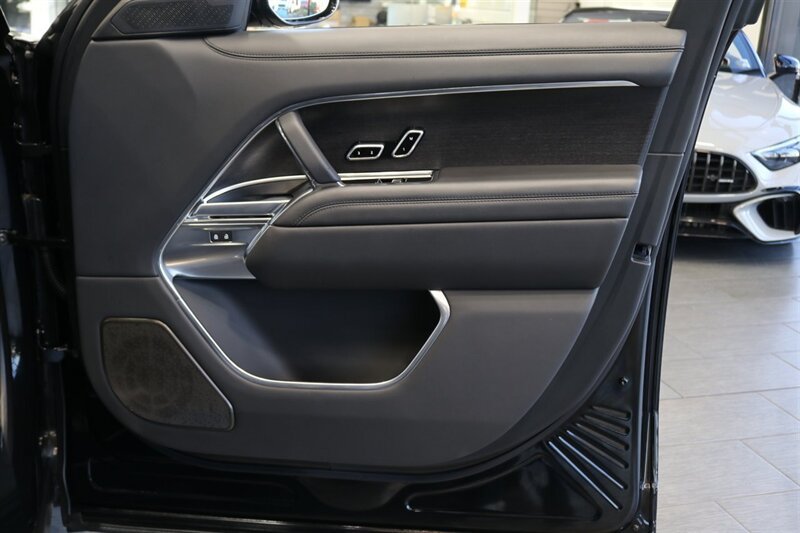 Used 2025 Land Rover Range Rover Long Wheelbase Autobiography AWD/4WD image 35