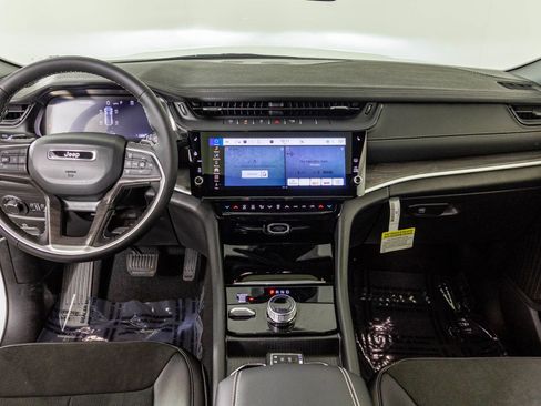 New 2026 Jeep Grand Cherokee Altitude image 23