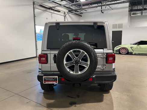 Used 2019 Jeep Wrangler Unlimited Sahara AWD/4WD image 4