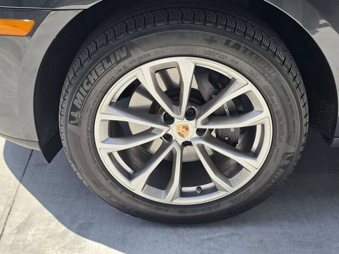 Certified 2023 Porsche Macan AWD/4WD image 26