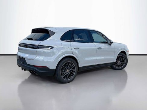 Used 2024 Porsche Cayenne AWD/4WD image 3