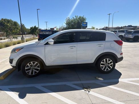 Used 2016 Kia Sportage LX AWD/4WD image 2