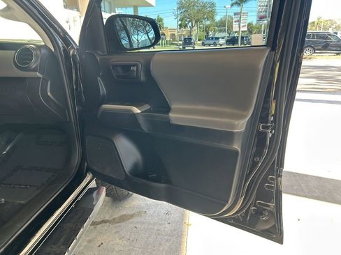 Used 2017 Toyota Tacoma 2WD Double Cab image 25