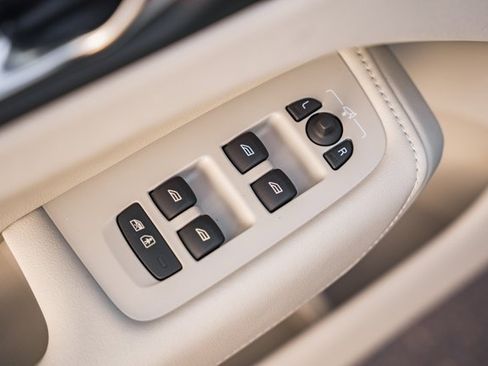 New 2026 Volvo XC60 B5 Ultra w/ Protection Package Premier image 39