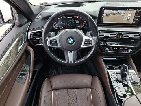 Used 2022 BMW M550i xDrive w/ Premium Package image 11