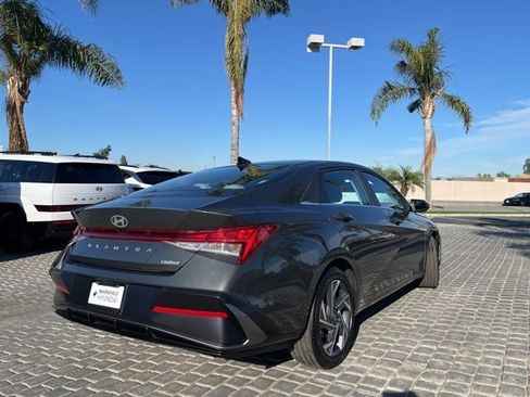New 2025 Hyundai Elantra Limited image 4
