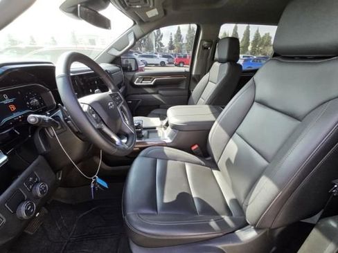 Used 2025 Chevrolet Silverado 1500 RST w/ Convenience Package II RWD image 4