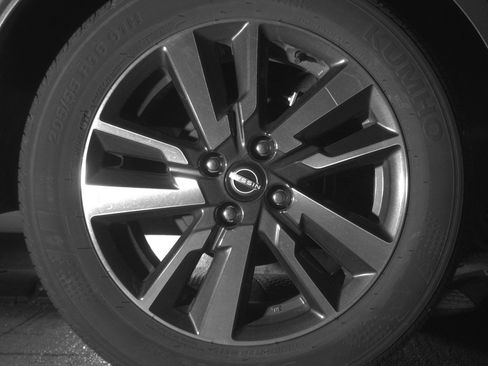 Used 2025 Nissan Versa SV FWD image 15