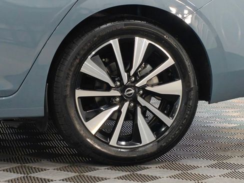 Used 2025 Nissan Sentra SV w/ SV Premium Package FWD image 46