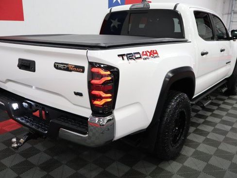 Used 2019 Toyota Tacoma TRD Off-Road AWD/4WD image 25