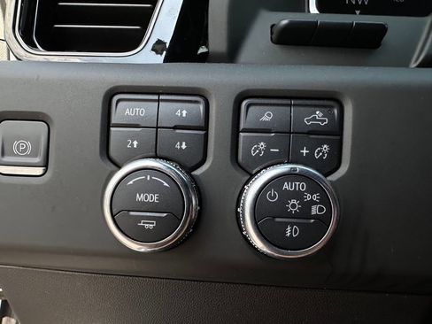 Used 2023 GMC Sierra 1500 AT4 w/ Technology Package AWD/4WD image 38